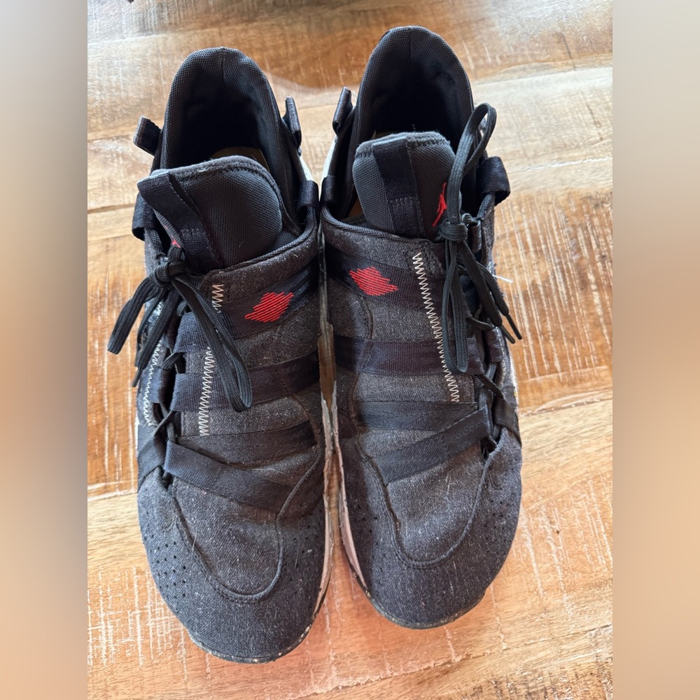 Nike Air Jordan Black/University Red Size 14 in Good Condition